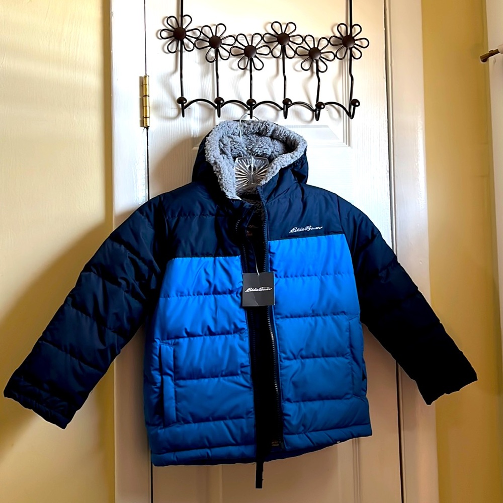 Down hooded jacket